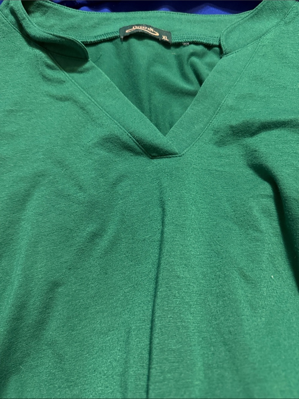 Classic V-Neck Short Sleeve Top in Emerald Green - Picture 3 of 4